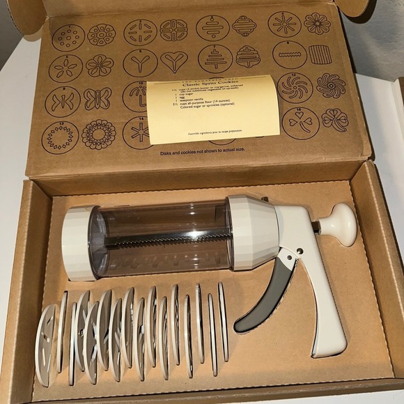 The Pampered Chef Cookie Press 1525 w/16 Decorator Discs Original Box and Manual - Picture 4 of 6